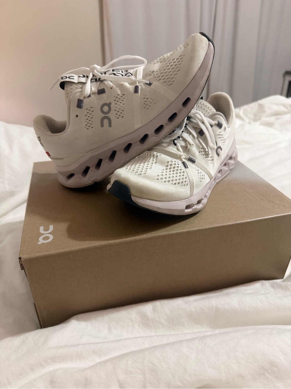 On Running Women's On cloud surfer white frost